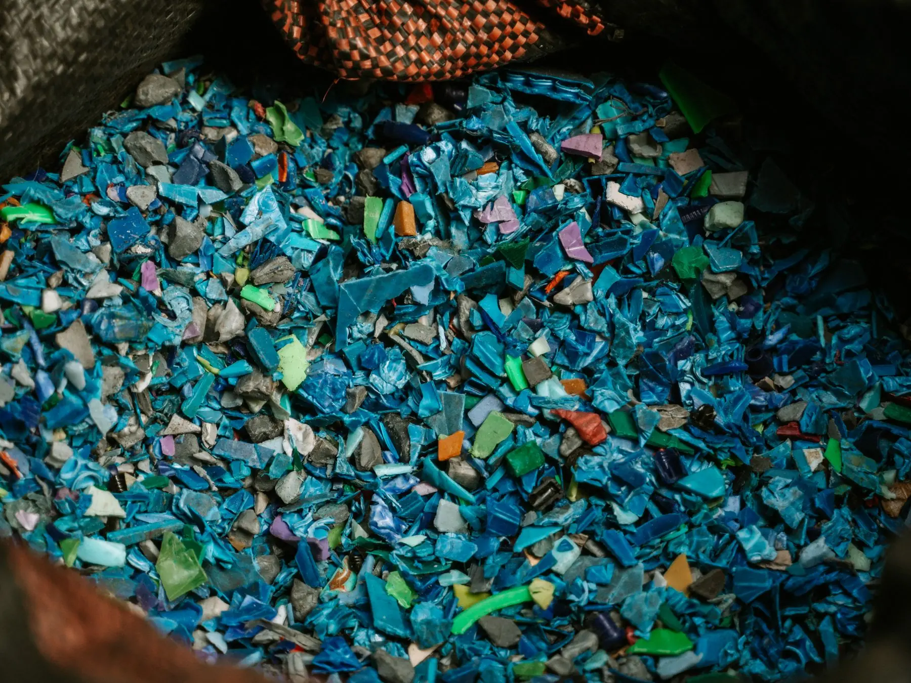 Materiais plásticos reciclados